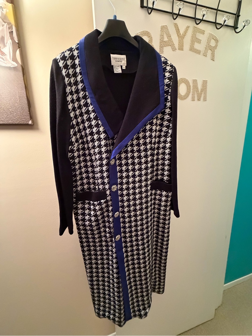 Signature Studio Black Knit Top with White Tag